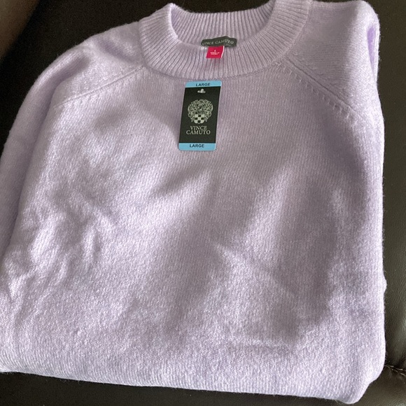 Vince Camuto size large lavender top just reposhing as it’s too big - Picture 4 of 4